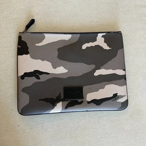 Coach Pouch - Picture 1 of 2